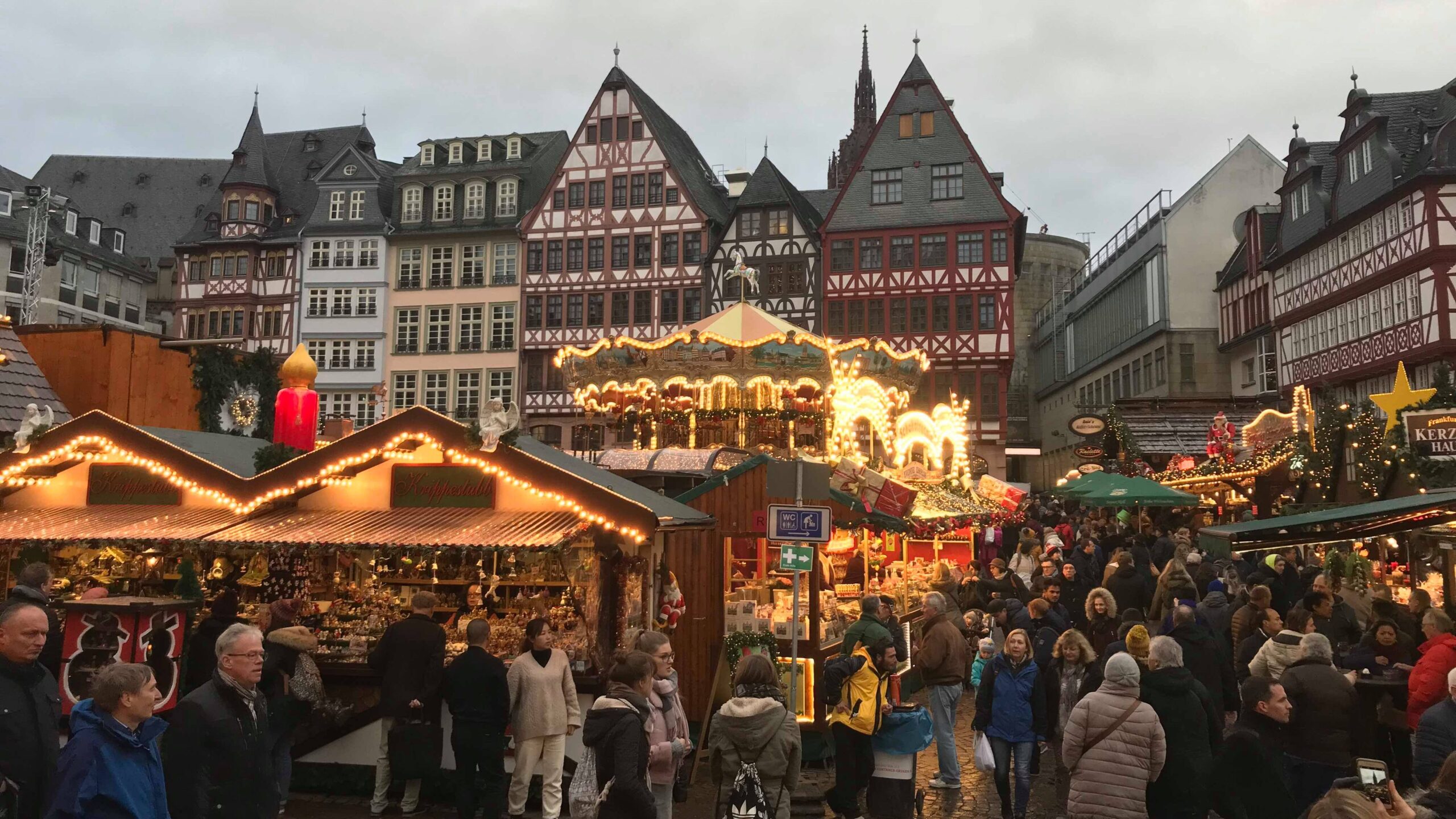 Main square at Christmas during 3 days in Frankfurt.