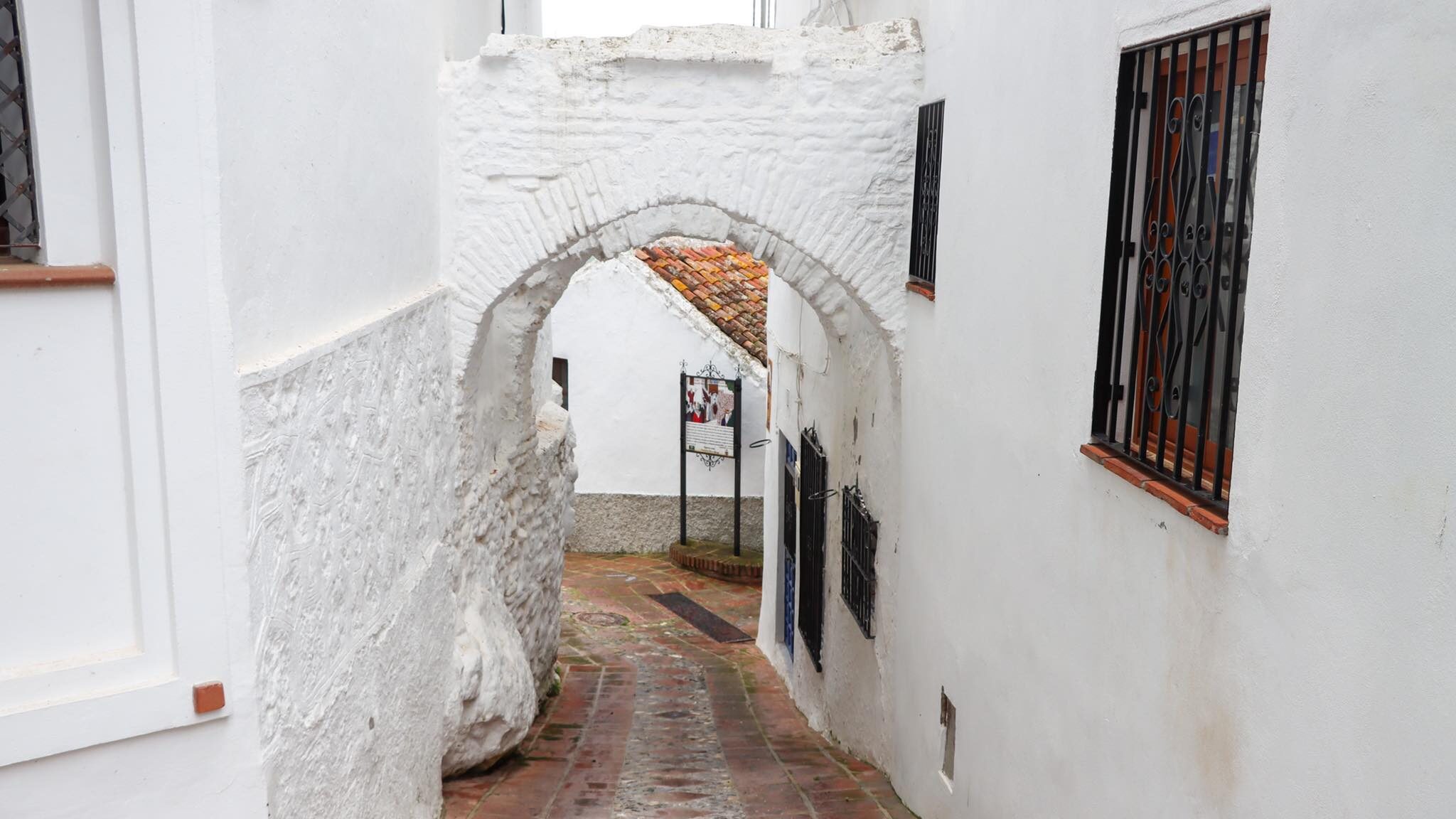 Whitewashed Arab arch in village in Malaga.