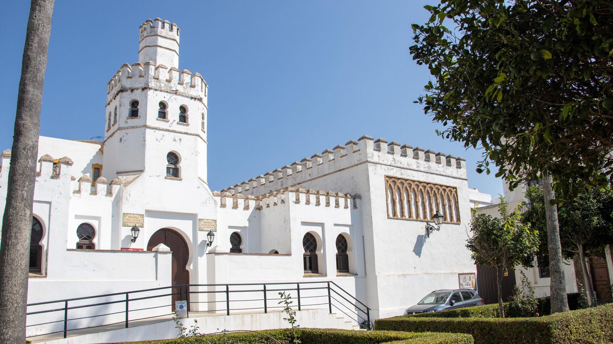 White building in Tarifa used as a library. 