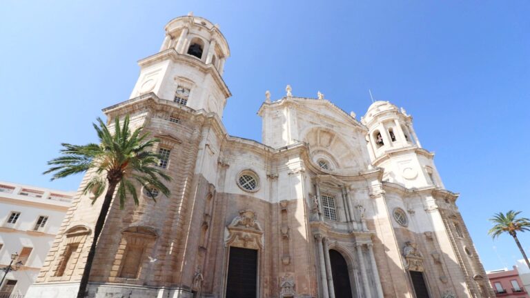 Large cathedral in Cadiz in plaza.