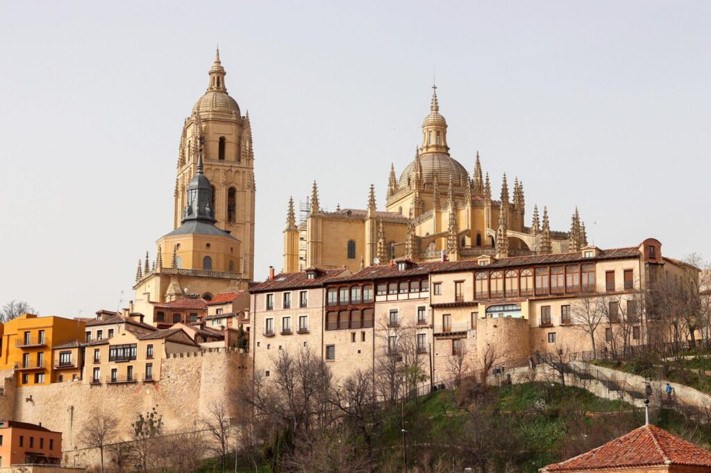 View of the city of Segovia from below.