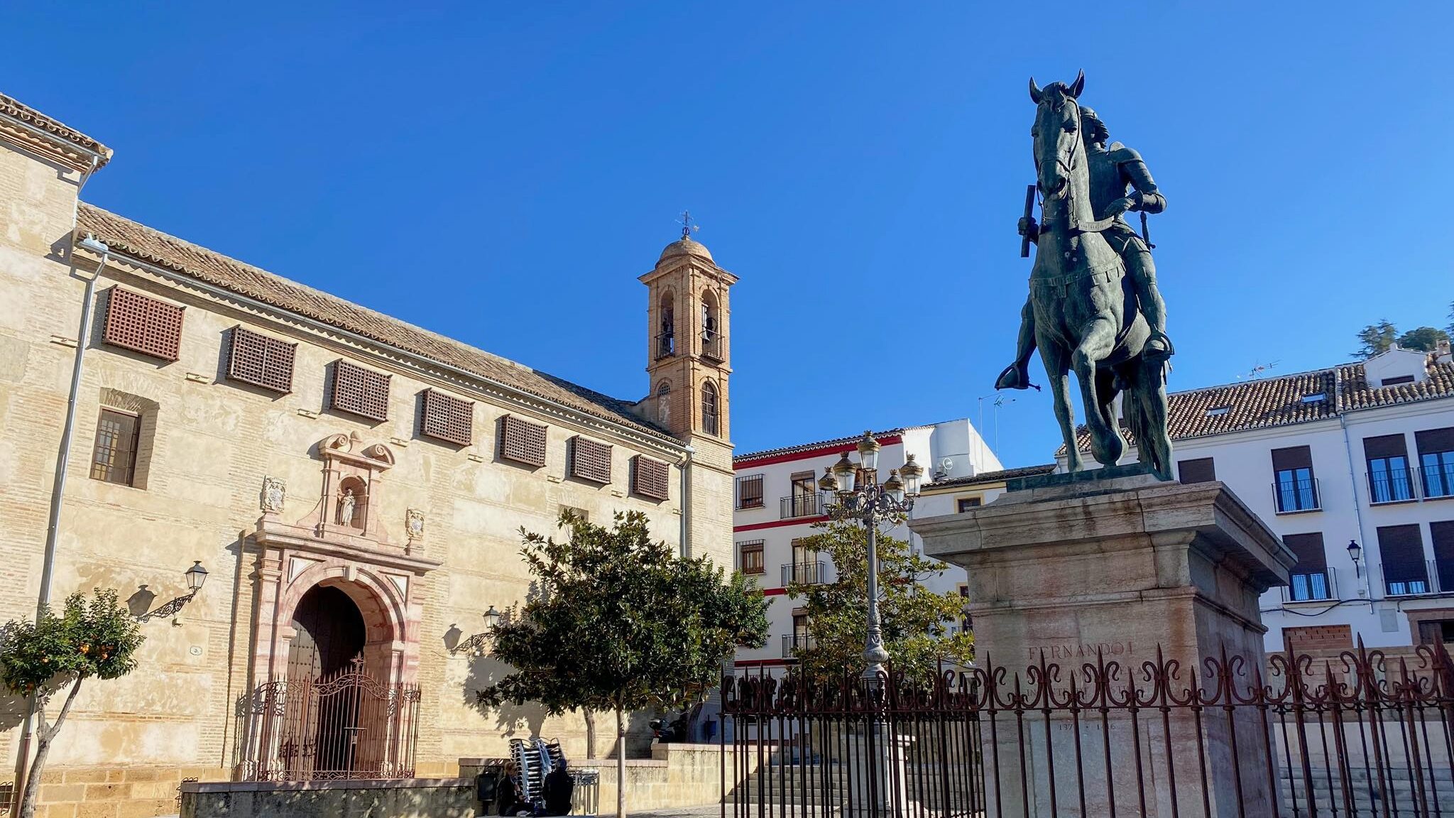 Plaza in Antequera with horse statue.