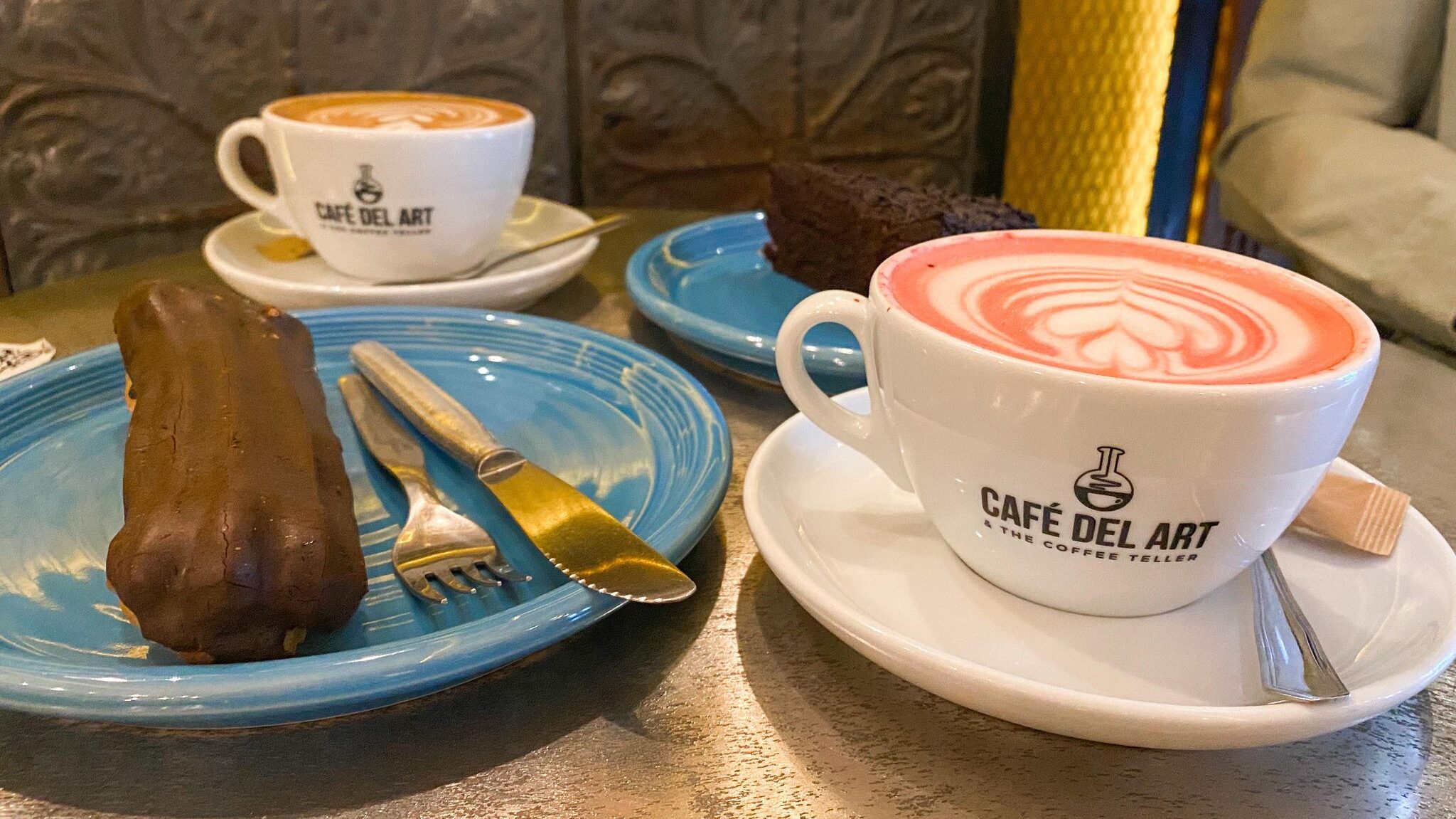 Beetroot lattes with eclair. 