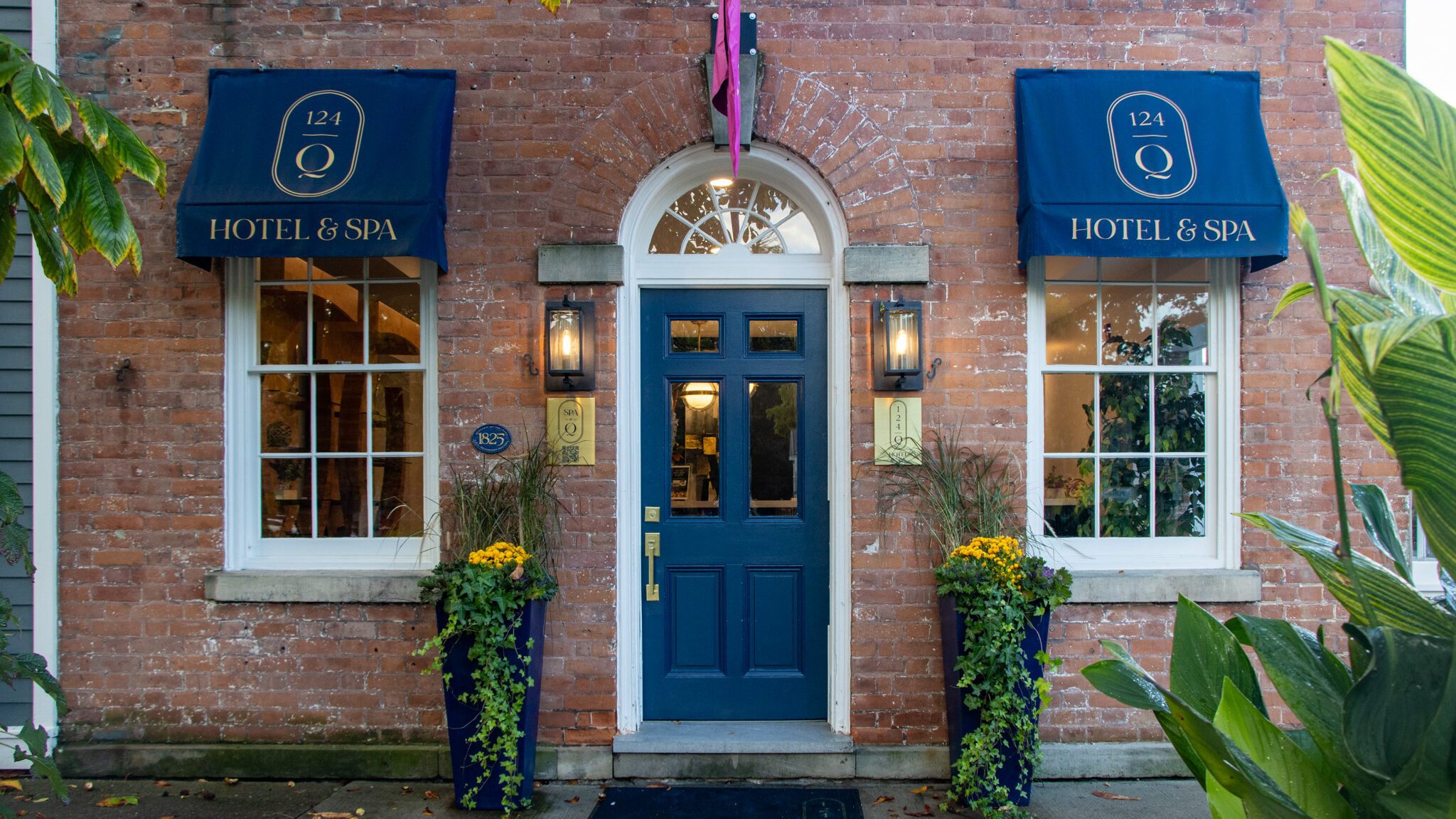 Entrance to historic hotel in Niagara.