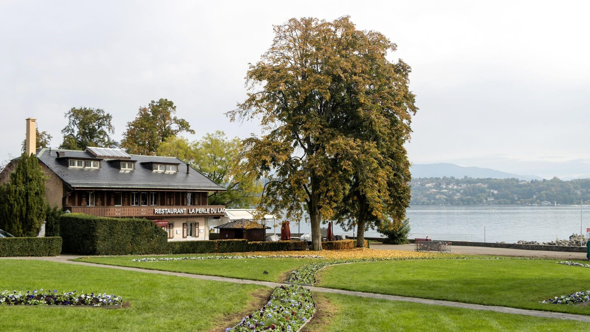 Restaurant next to lake in Geneva.