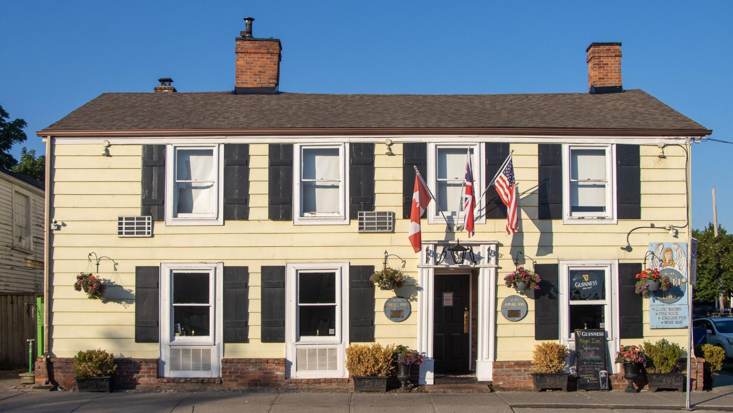 Historic building in Niagara used as a hotel.