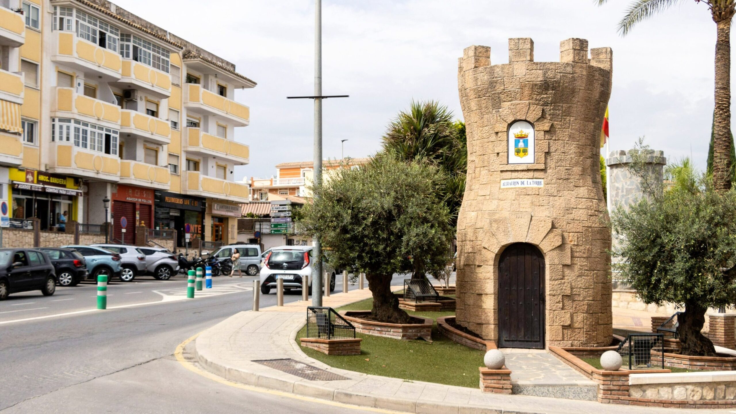 Small tower on the side of the road things to do in Alhaurin.