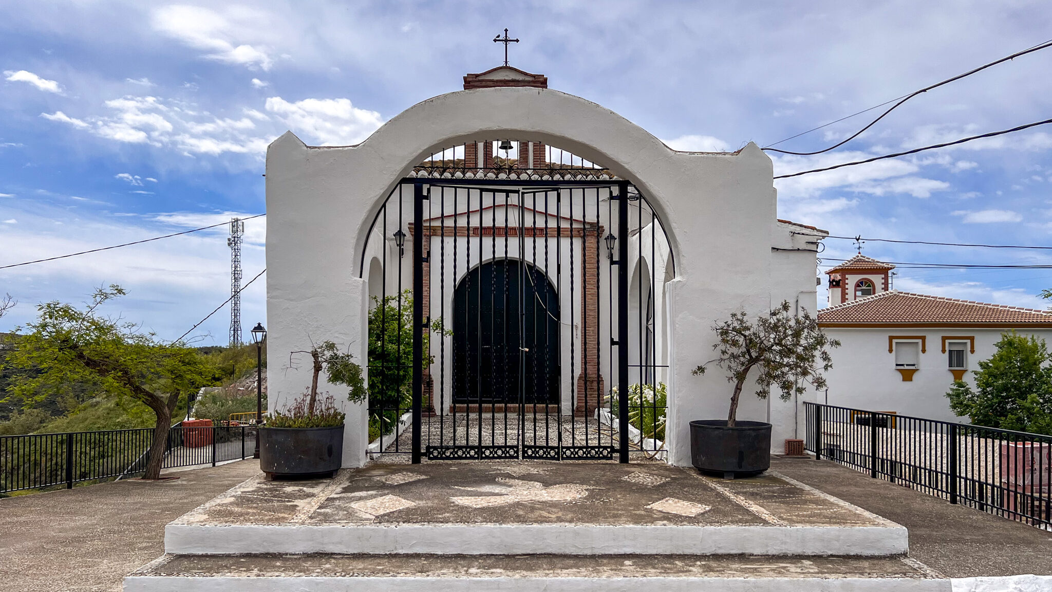 Small chapel in Sedella with gate.