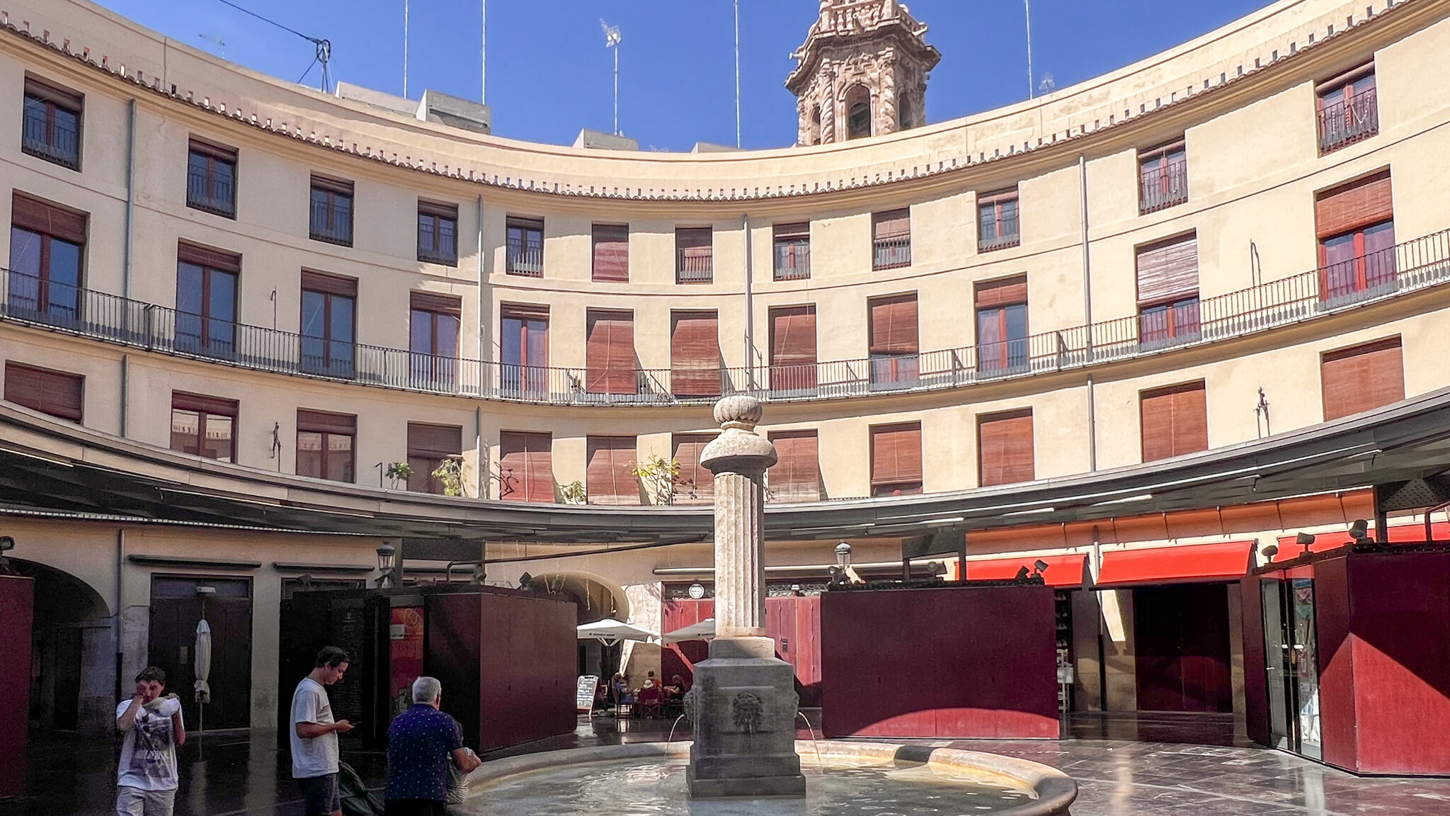 Round plaza in Valencia with souvenir shops.