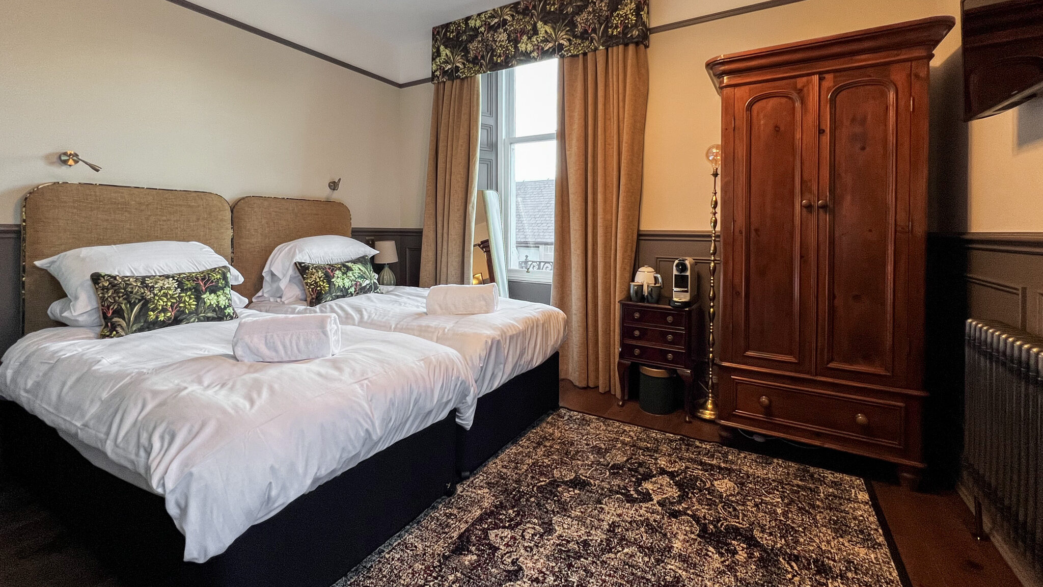 Large double room with warm furnishings. 