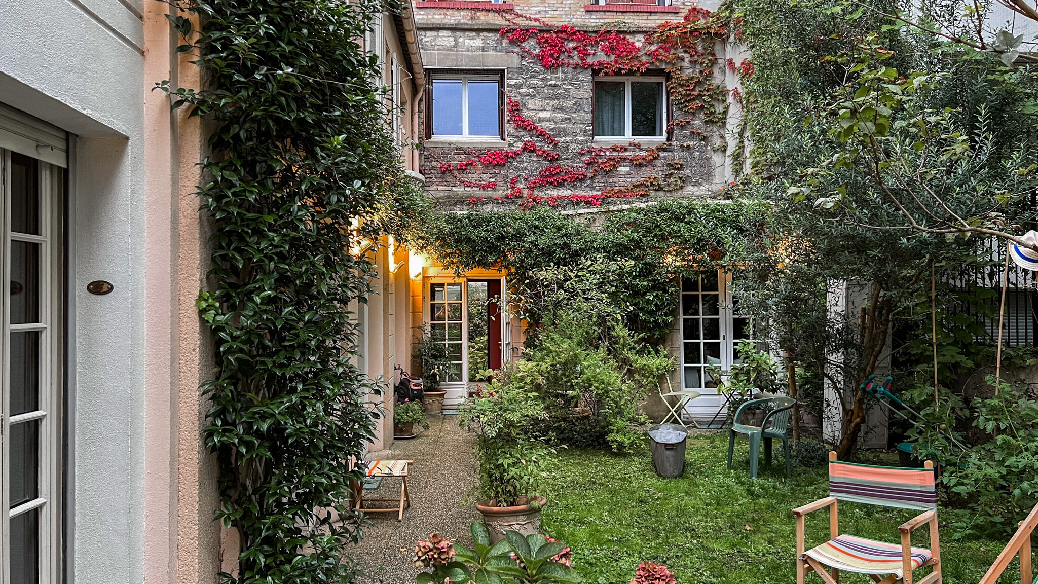 Private garden of hotel in Paris.