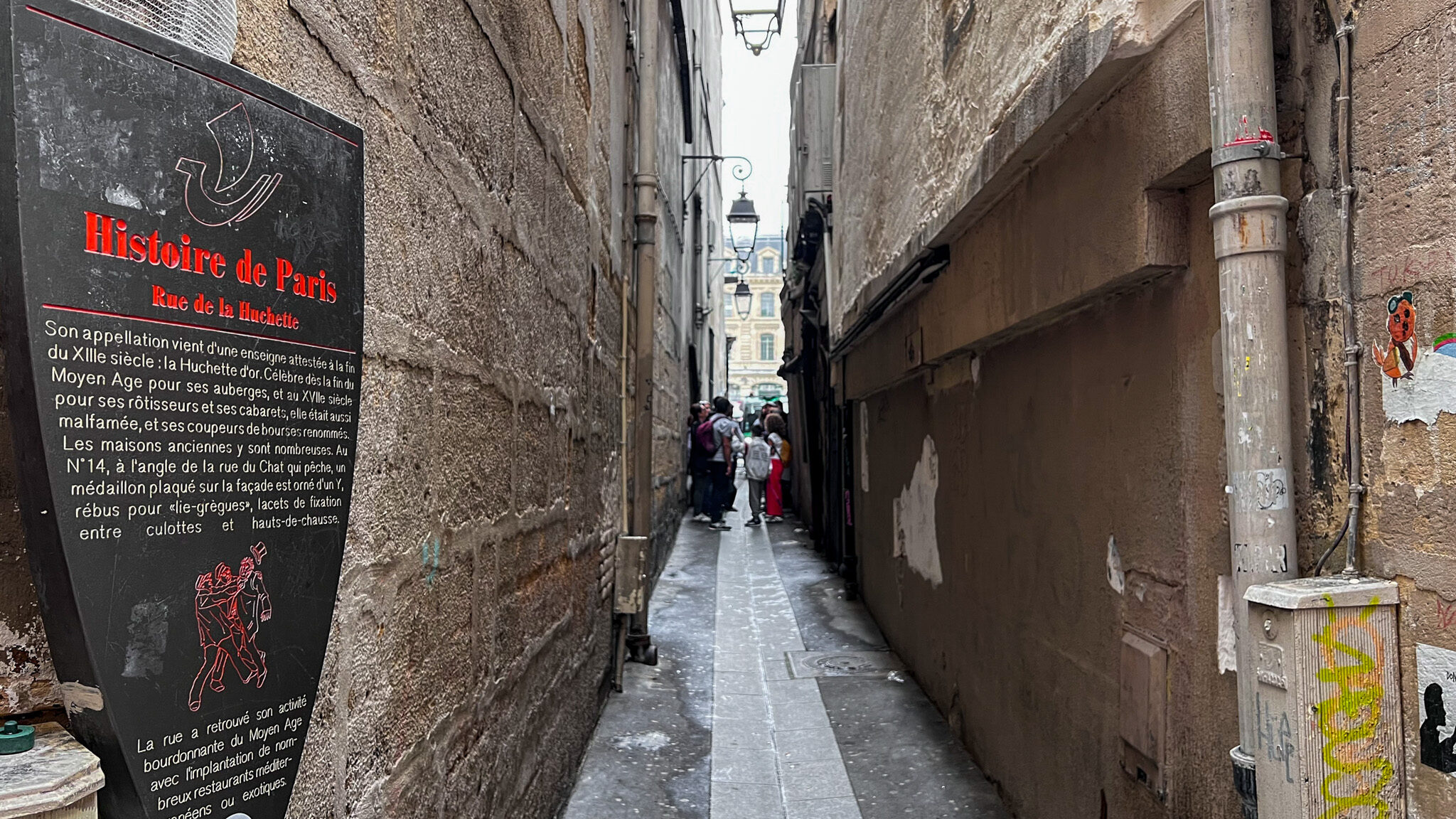 Narrow street in Paris.