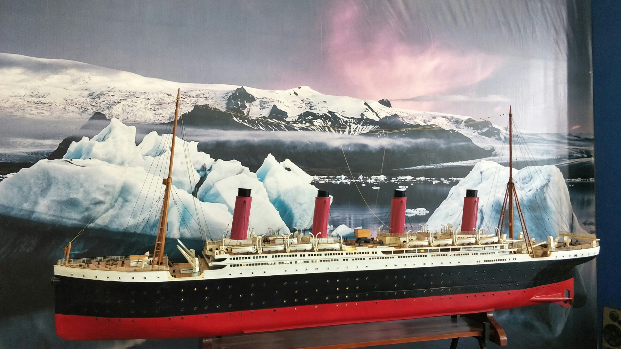 Replica of the Titanic in museum in Pigeon Forge.