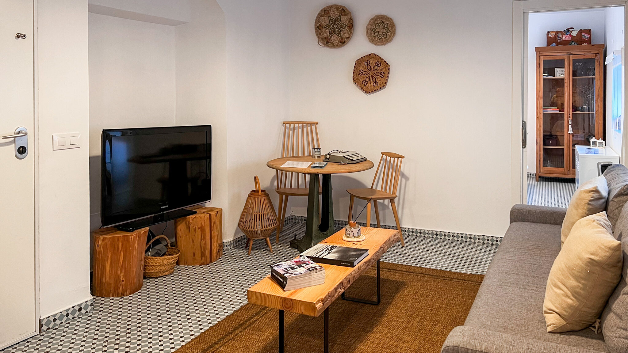Casa Bekkeve Vejer | Krista the Explorer Living room with table and TV.
