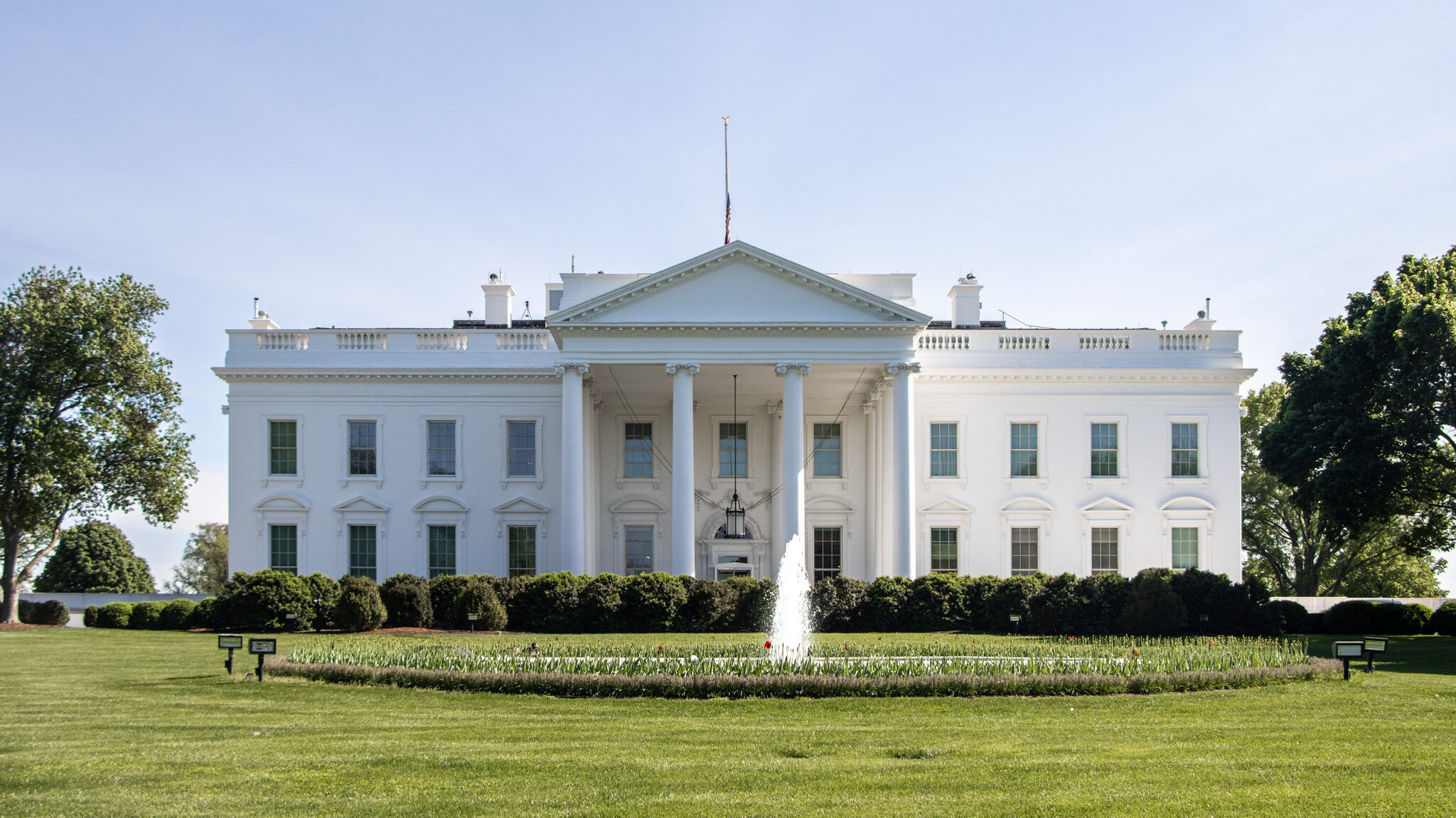 The White House Washington | Krista the Explorer View of The White House from across the lawn.