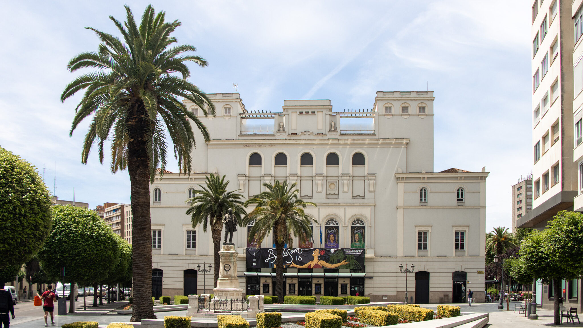 Plaza Minayo Badajoz | Krista the Explorer Small plaza with white theatre building.