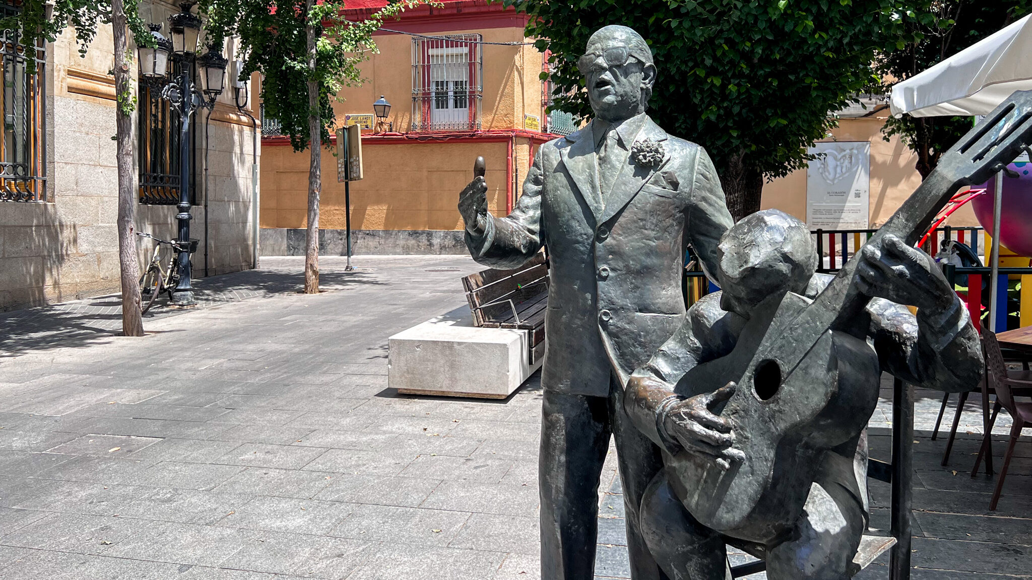 Statues Badajoz | Krista the Explorer Statue of two musicians in plaza.