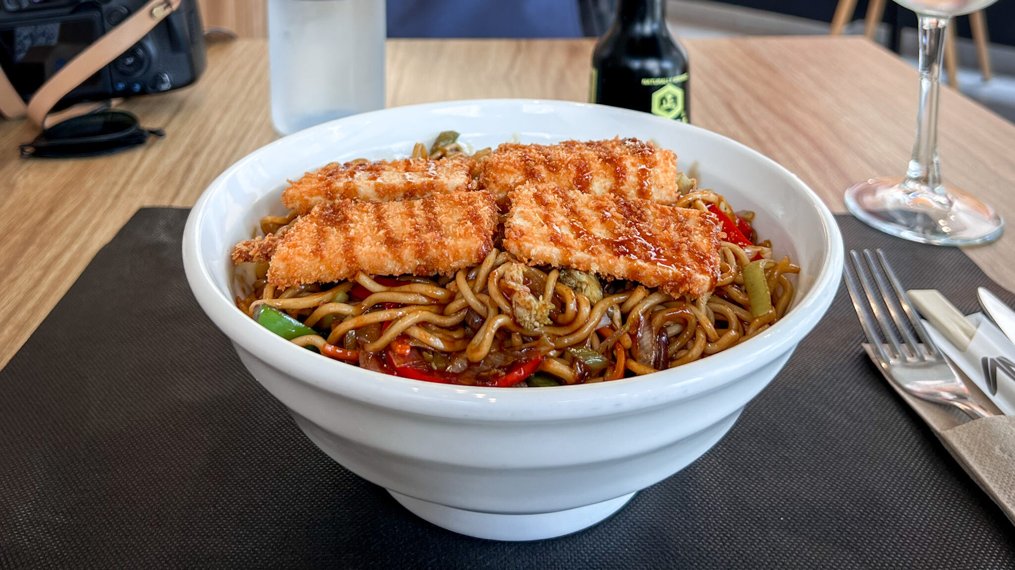 Tanuki San Puerta Palma Badajoz | Krista the Explorer Large bowl of noodles topped with crispy tofu.