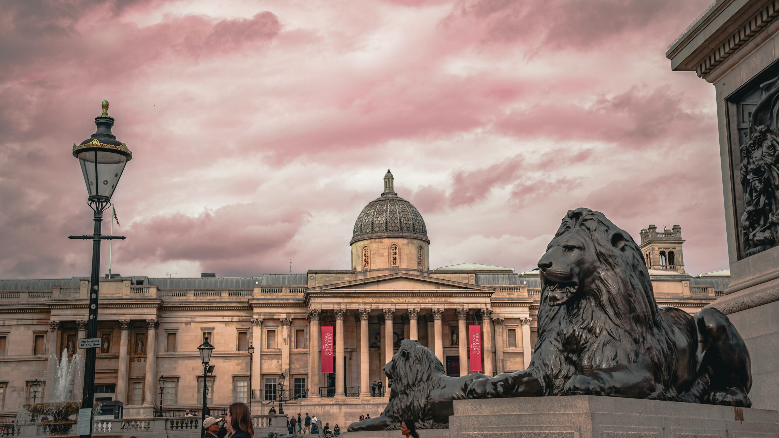 Trafalgar London | Krista the Explorer Trafalgar Square and National Gallery at sunset.