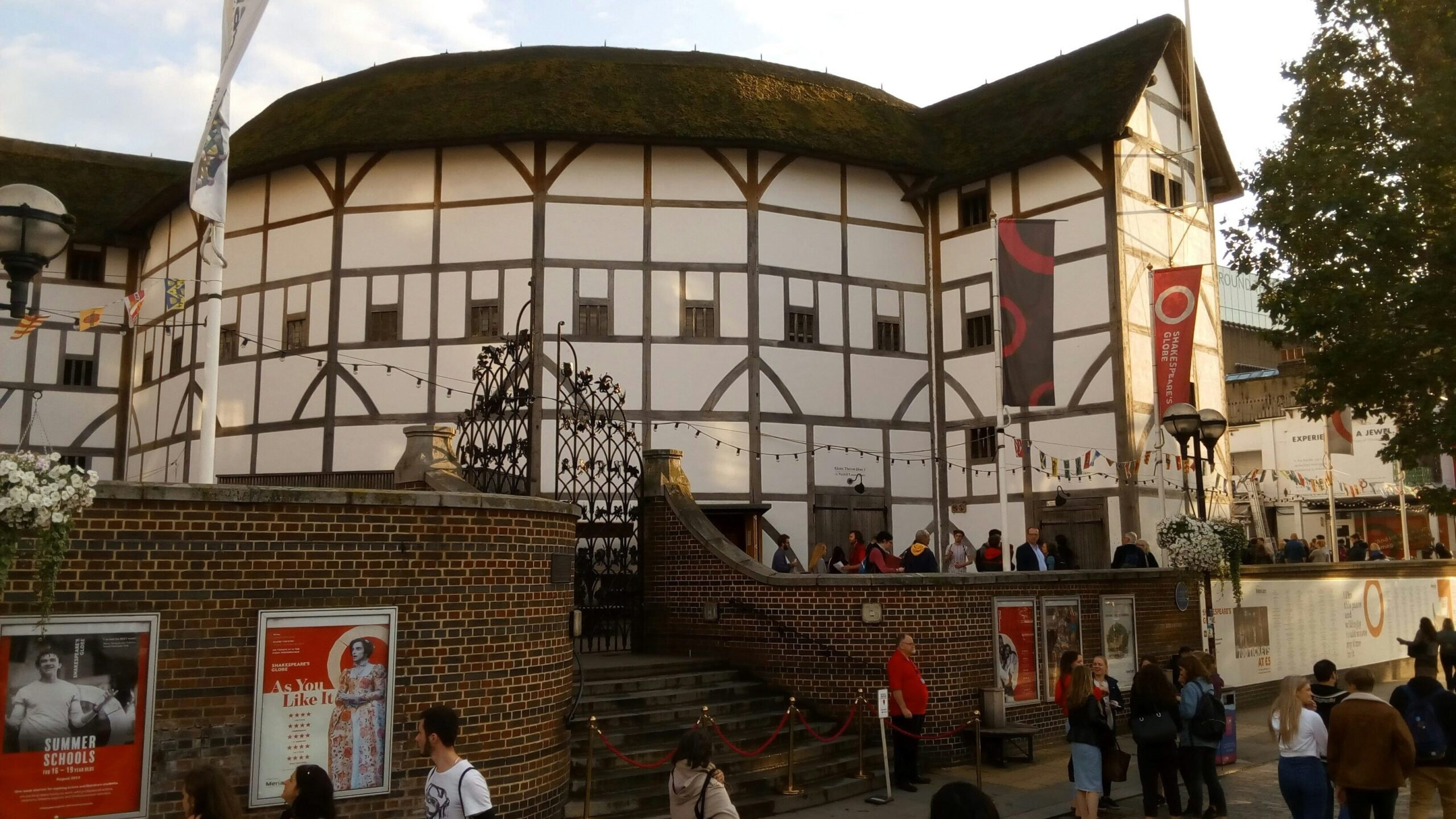 Globe London | Krista the Explorer Exterior of round theatre in London.