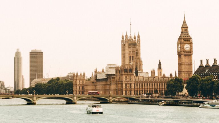 Image of Parliament Building in London.