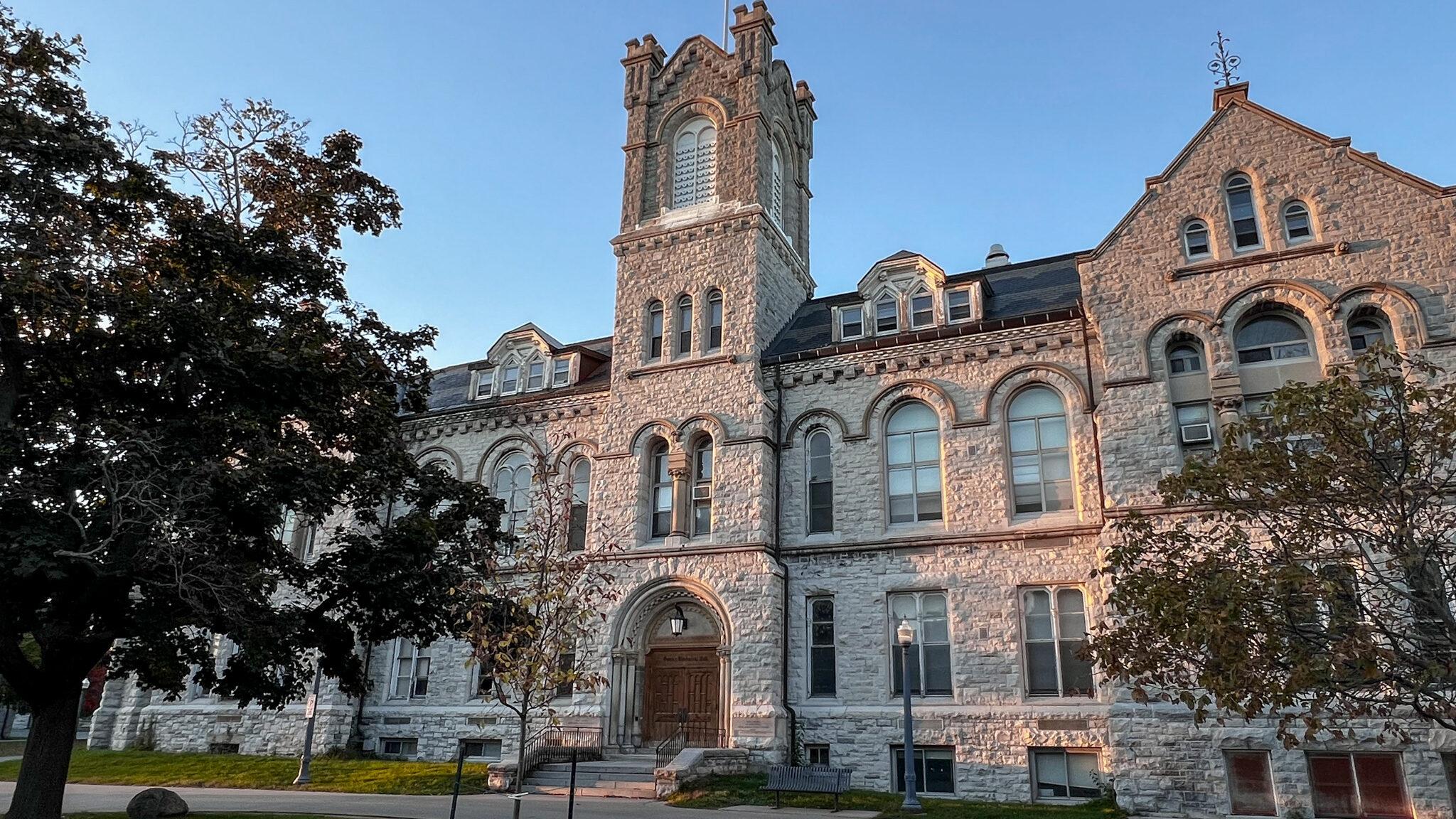 Queens University Kingston | Krista the Explorer Main building in the grounds of Queen's University.