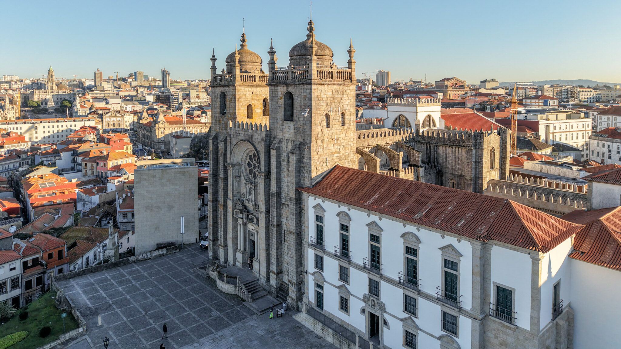 Porto Cathedral | Krista the Explorer Things to see in Porto Cathedral at sunrise.