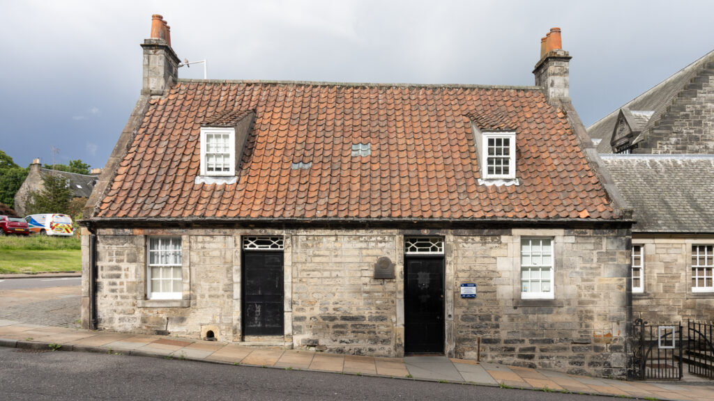 Museum Dunfermline | Krista the Explorer Small stone building turned into birthplace museum.