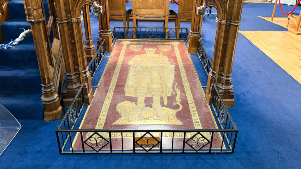 Robert Dunfermline | Krista the Explorer Final resting place of Robert the Bruce inside church.