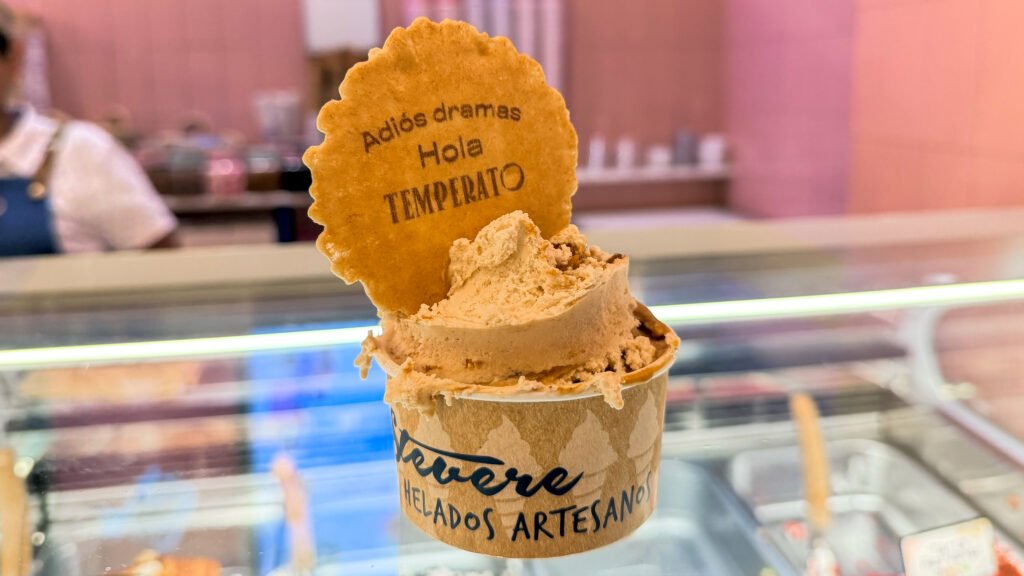 Temperato Felice Gelato Murcia | Krista the Explorer Ice cream served in tub with round wafer on top.