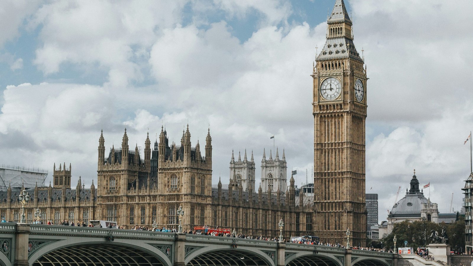 London Casino | Krista the Explorer Big Ben clock tower and the Houses of Parliament along Westminster Bridge on a cloudy day.