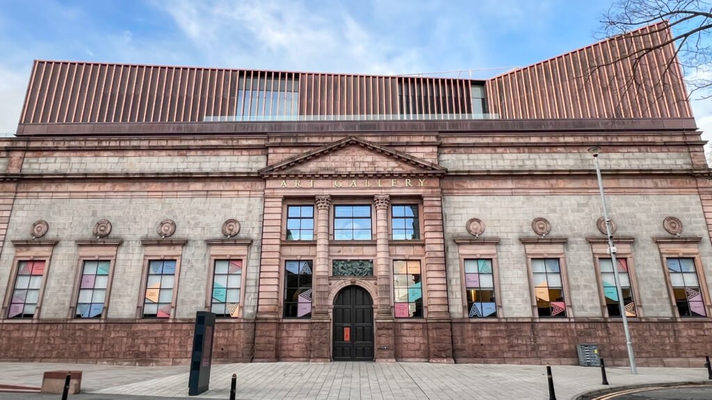 Aberdeen Art Gallery | Krista the Explorer Stone art-gallery facade with a central arched entrance.